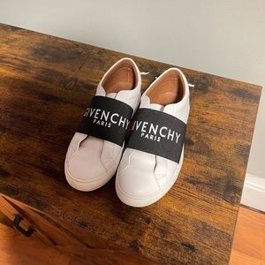 Givenchy Urban Street Leather Sneaker